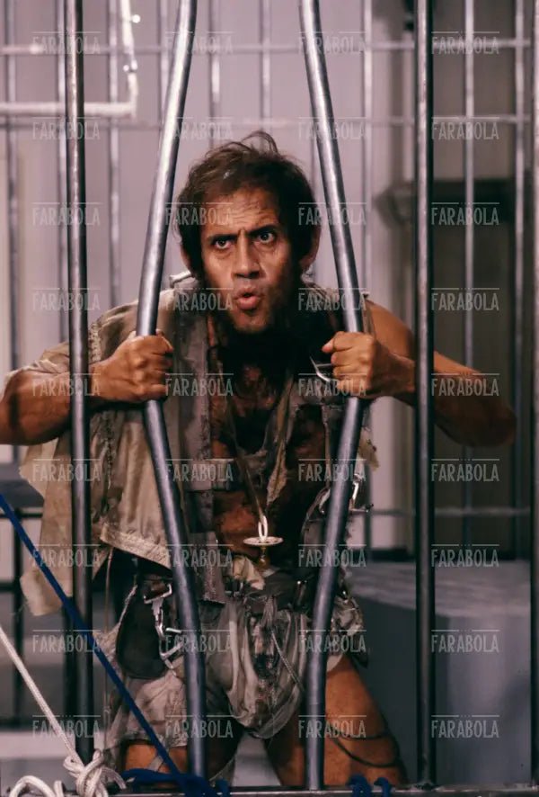 Adriano Celentano nel film Bingo Bongo, 1982 - Farabola Immagine digitale