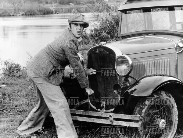 Adriano Celentano nel film Bluff storia di truffe e di imbroglioni, 1976 - Farabola Immagine digitale