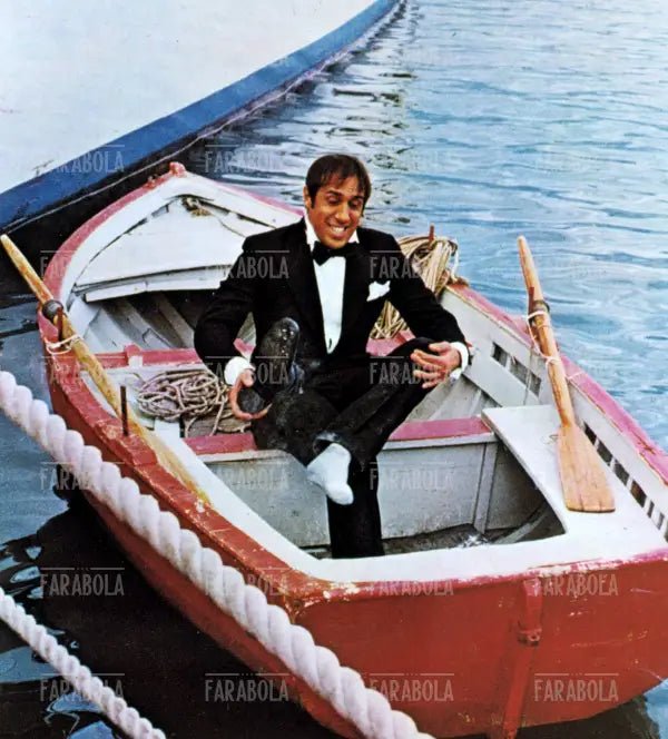 Adriano Celentano nel film Bluff - storia di truffe e di imbroglioni, 1976 - Farabola Immagine digitale