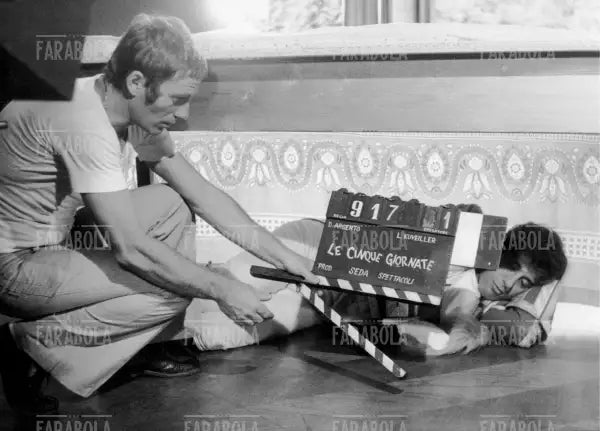 Adriano Celentano sul set del film Le Cinque Giornate, 1973 - Farabola Immagine digitale