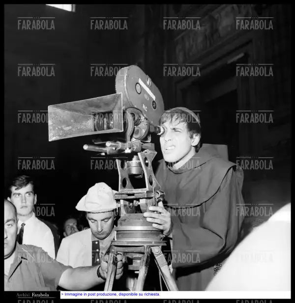 Adriano Celentano sul set del film Super rapina a Milano, 1964 - Farabola Immagine digitale