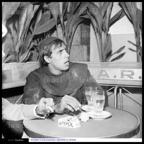 Adriano Celentano sul set del film Super rapina a Milano, 1964 - Farabola Immagine digitale