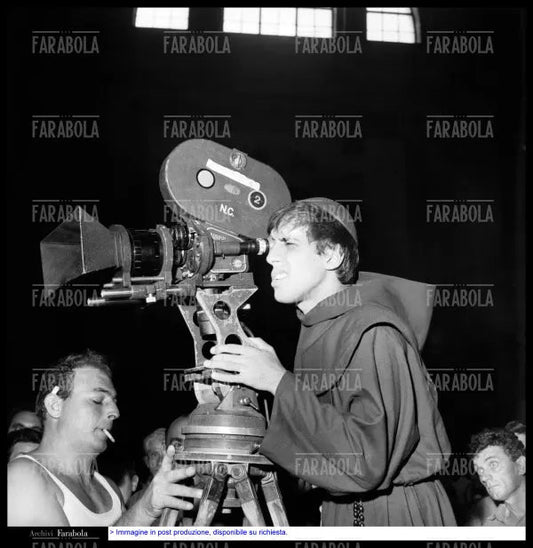 Adriano Celentano sul set del film Super rapina a Milano, 1964 - Farabola Immagine digitale