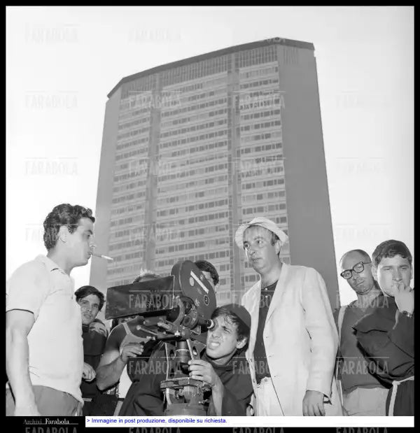 Adriano Celentano sul set del film Super rapina a Milano, 1964 - Farabola Immagine digitale