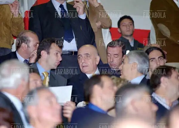 Adriano Galliani in tribuna, Inter vs Milan, 2001 - Farabola Immagine digitale