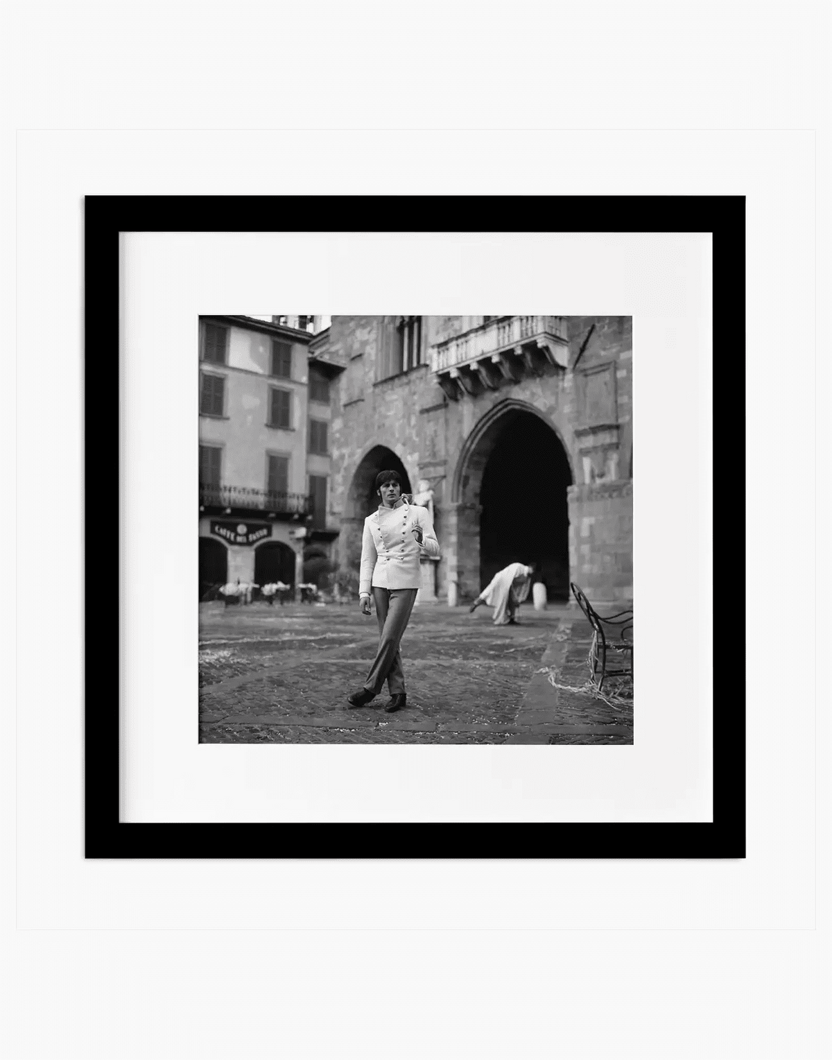 Alain Delon, Tre passi nel delirio, 1967 — stampa fine art con cornice nera