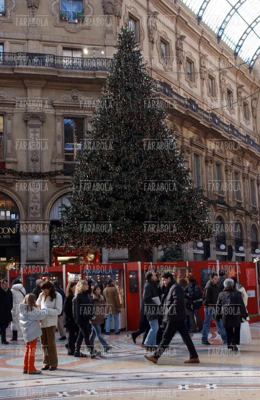 Albero di Natale in Galleria Vittorio Emanuele II, Milano, 2003 - Farabola Immagine digitale