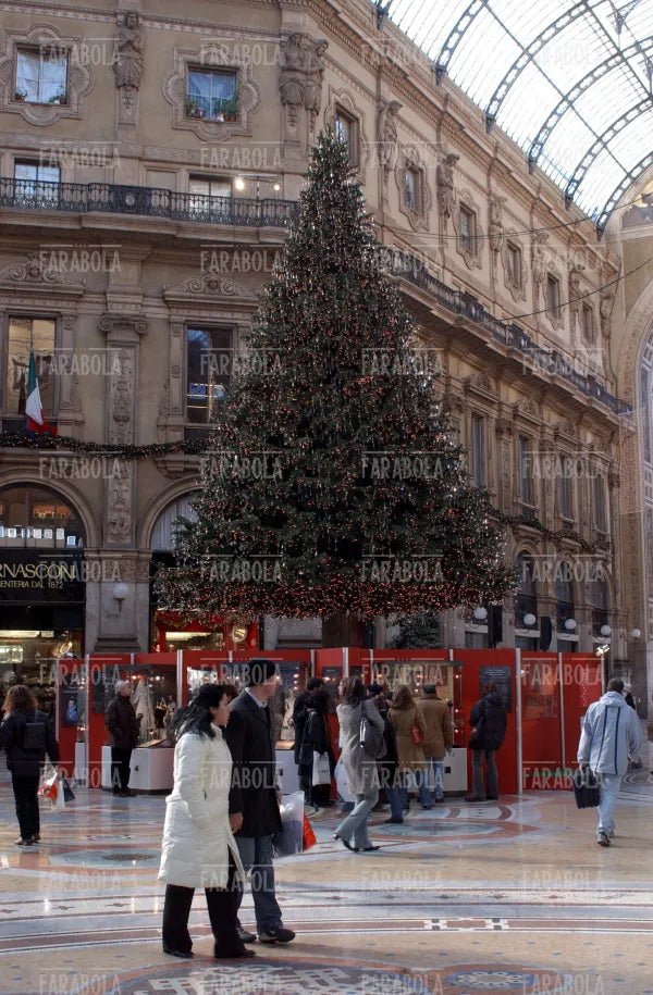 Albero di Natale in Galleria Vittorio Emanuele II, Milano, 2003 - Farabola Immagine digitale
