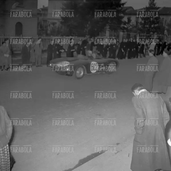 Alberto Ascari su una Lancia D24, Mille Miglia, 1954 - Farabola Immagine digitale