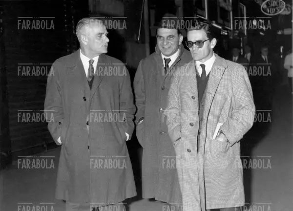 Alberto Moravia e Pier Paolo Pasolini in via Veneto, 1962 - Farabola Immagine digitale