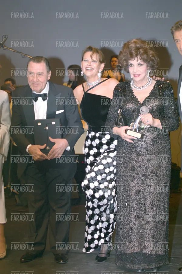 Alberto Sordi, Claudia Cardinale e Gina Lollobrigida, Montecarlo Film Festival, 2001 - Farabola Immagine digitale