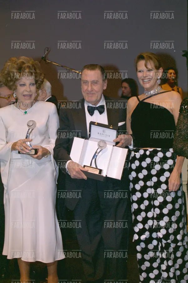 Alberto Sordi, Claudia Cardinale e Gina Lollobrigida, Montecarlo Film Festival, 2001 - Farabola Immagine digitale