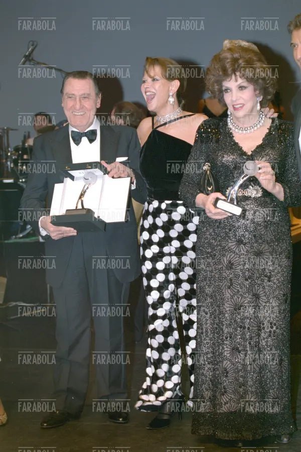 Alberto Sordi, Claudia Cardinale e Gina Lollobrigida, Montecarlo Film Festival, 2001 - Farabola Immagine digitale