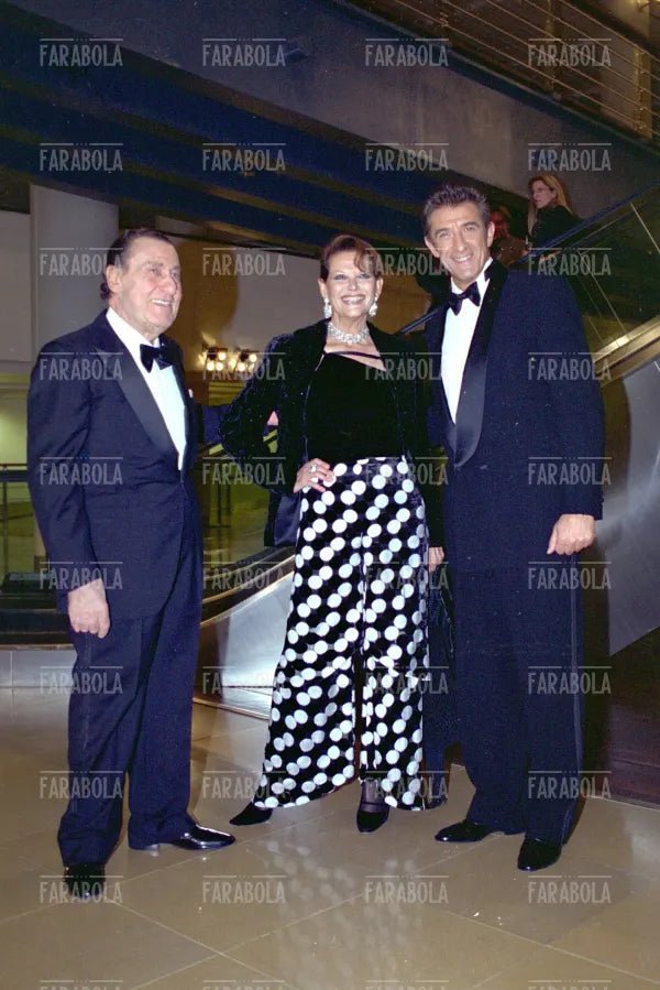 Alberto Sordi, Claudia Cardinale ed Ezio Greggio, Montecarlo Film Festival, 2001 - Farabola Immagine digitale
