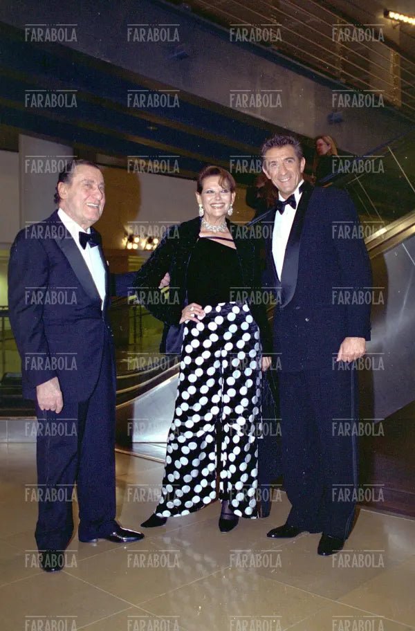 Alberto Sordi, Claudia Cardinale ed Ezio Greggio, Montecarlo Film Festival, 2001 - Farabola Immagine digitale