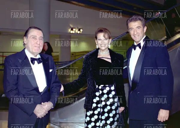 Alberto Sordi, Claudia Cardinale ed Ezio Greggio, Montecarlo Film Festival, 2001 - Farabola Immagine digitale