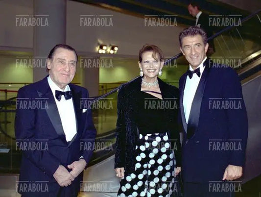 Alberto Sordi, Claudia Cardinale ed Ezio Greggio, Montecarlo Film Festival, 2001 - Farabola Immagine digitale