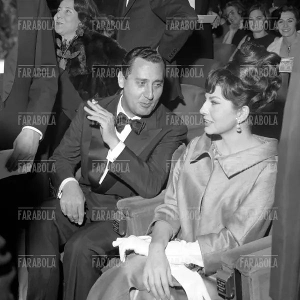 Alberto Sordi e la principessa Soraya, Milano, 1965 - Farabola Immagine digitale