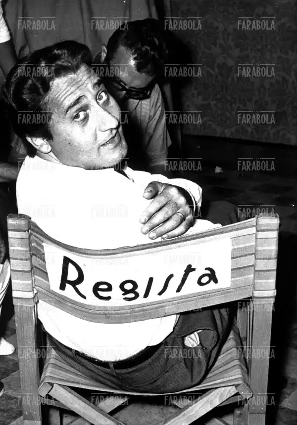 Alberto Sordi sul set del film Mi permetta babbo, 1956 - Farabola Immagine digitale
