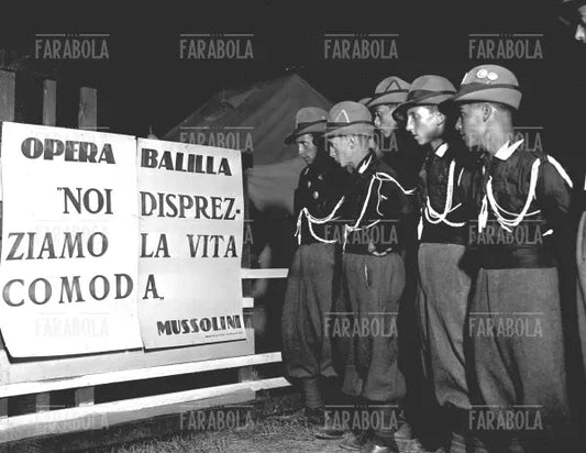 Alcuni allievi al Campo Sandro Mussolini, Roma, 1933 - Farabola Immagine digitale