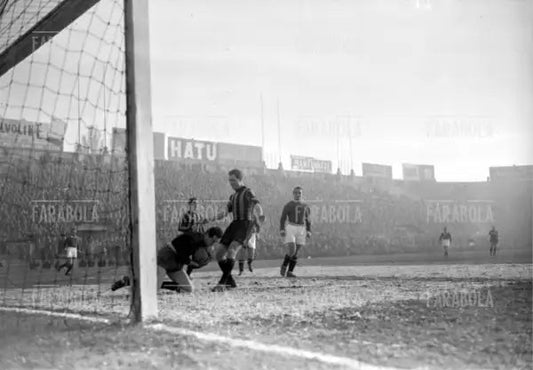 Aldo Campatelli in azione, Inter vs Bari, 1950 - Farabola Immagine digitale
