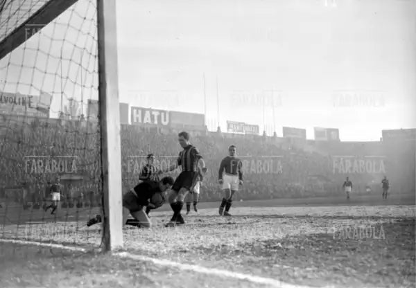 Aldo Campatelli in azione, Inter vs Bari, 1950 - Farabola Immagine digitale