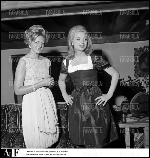 Alessandra Torlonia e Ira von Furstenberg, Lady Europa, 1966 - Farabola Immagine digitale