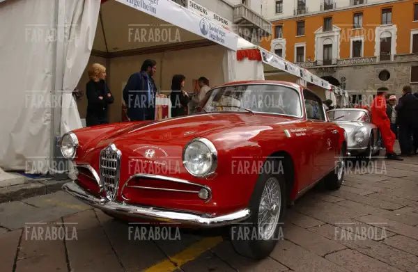 Alfa Romeo 1900 SS del 1955 sulla quale gareggia Vittorio Emanuele di Savoia, Mille Miglia, 2004 - Farabola Immagine digitale