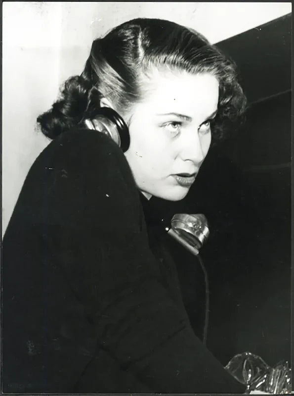 Alida Valli al telefono 1948 Ft 37323 - Stampa 24x18 cm - Farabola Stampa ai sali d'argento