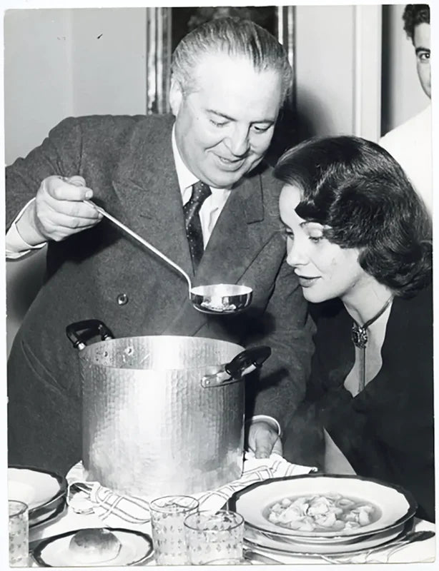 Alida Valli mangia i tortellini anni 40 Ft 37254 - Stampa 24x18 cm - Farabola Stampa ai sali d'argento