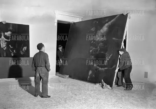 Allestimento della mostra su Caravaggio, Palazzo Reale, Milano, 1951 - Farabola Immagine digitale
