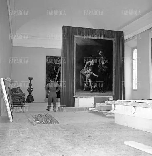 Allestimento della mostra su Caravaggio, Palazzo Reale, Milano, 1951 - Farabola Immagine digitale