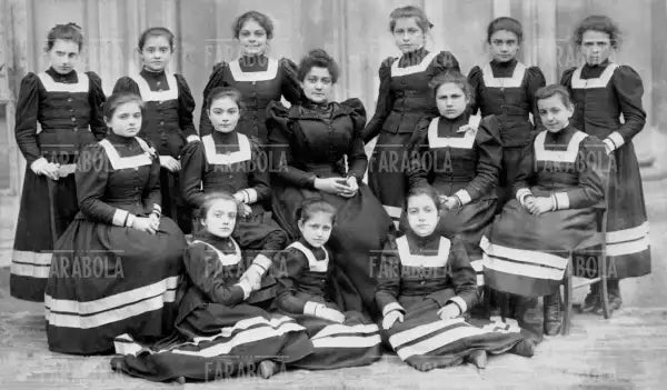 Allieve dell'Istituto Naionale per le figlie dei militari, Torino, 1898 - Farabola Immagine digitale