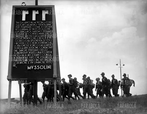 Allievi Capi - Centuria e Cadetti rientrano da un campo, Roma, 1934 - Farabola Immagine digitale