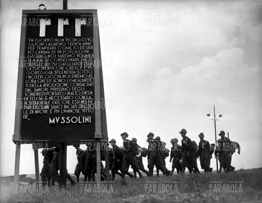 Allievi Capi - Centuria e Cadetti rientrano da un campo, Roma, 1934 - Farabola Immagine digitale