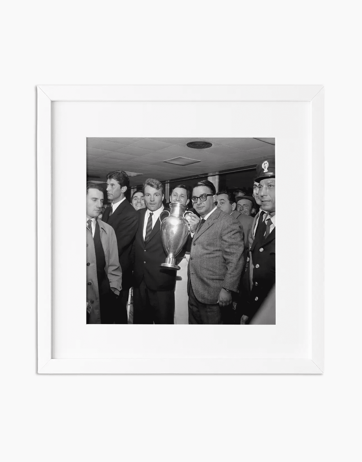 Altafini e la Coppa Campioni, Milan 1963 — stampa fine art con cornice bianca