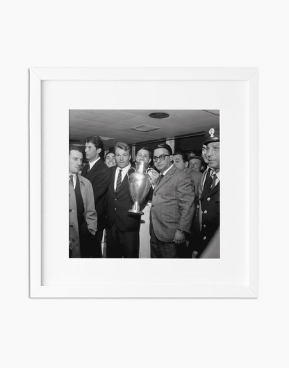 Altafini e la Coppa Campioni, Milan 1963 — stampa fine art con cornice bianca