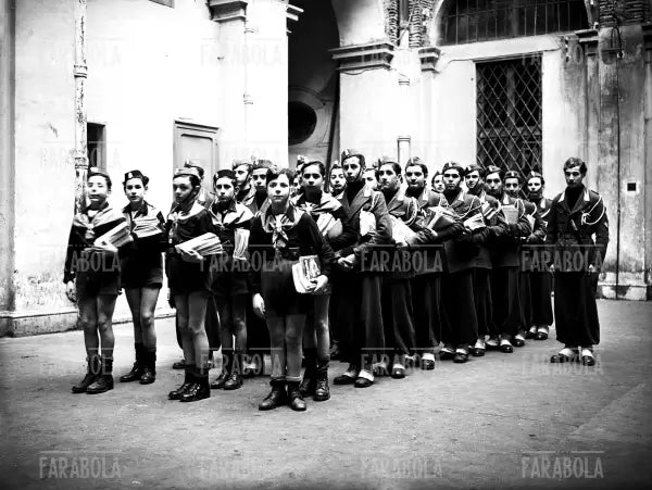 Alunni dell'Istituto Metastasio in divise da Balilla e da Moschettiere, Roma, 1942 - Farabola Immagine digitale
