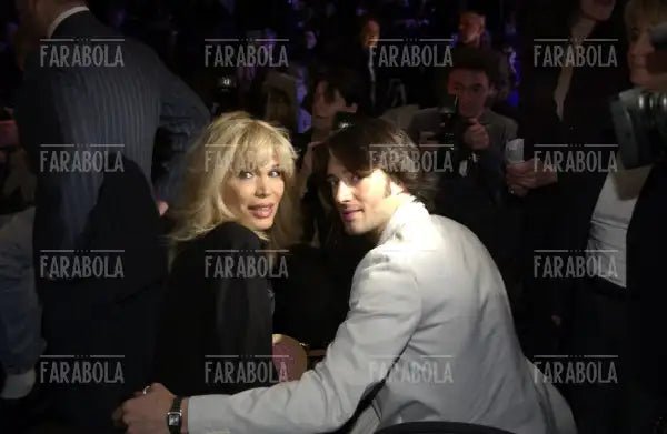 Amanda Lear con il compagno Manuel e Gai Mattiolo, Milano, 2004 - Farabola Immagine digitale