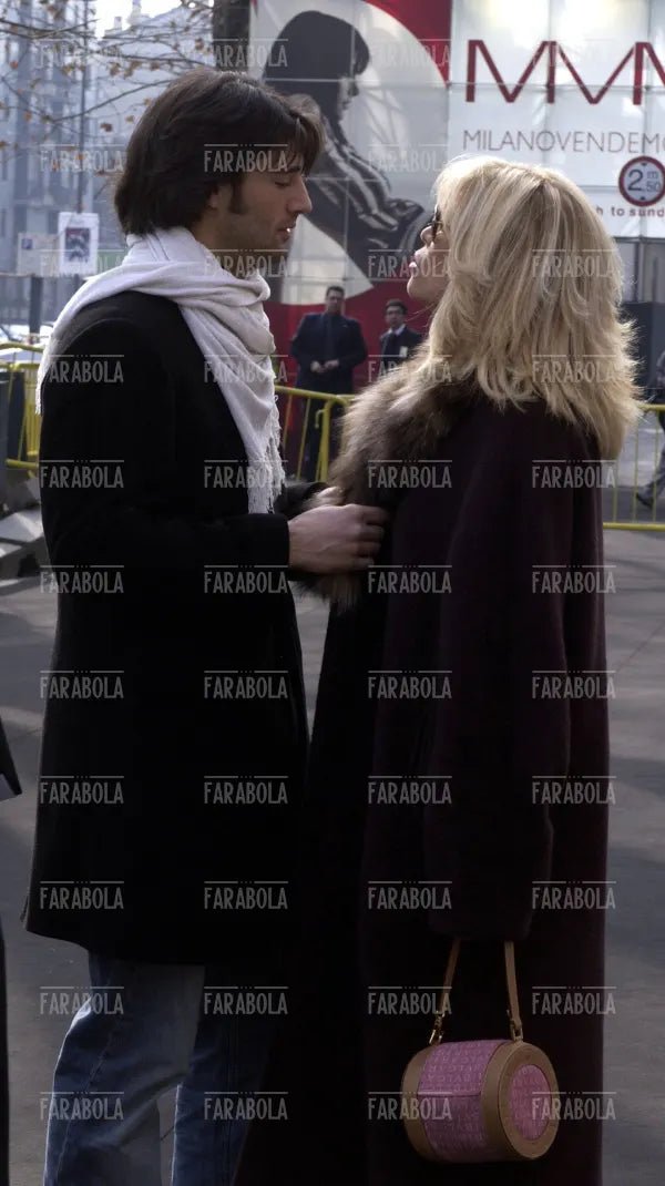Amanda Lear con il compagno Manuel, sfilata di Gai Mattiolo, Milano, 2004 - Farabola Immagine digitale
