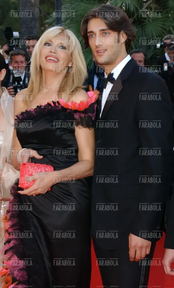 Amanda Lear con il fidanzato, Festival di Cannes, 2002 - Farabola Immagine digitale