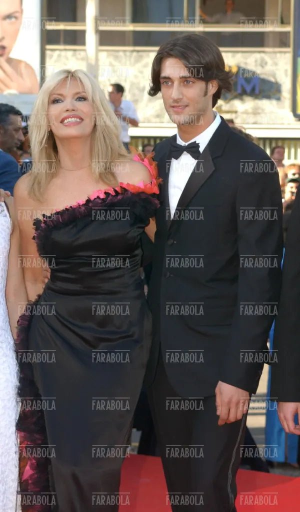 Amanda Lear con il fidanzato, Festival di Cannes, 2002 - Farabola Immagine digitale