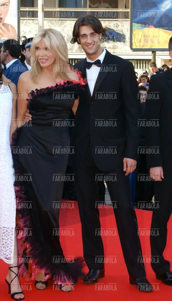 Amanda Lear con il fidanzato, Festival di Cannes, 2002 - Farabola Immagine digitale