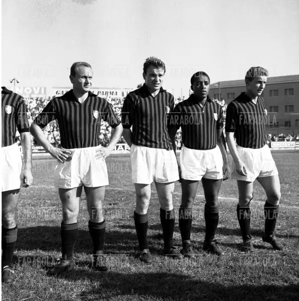 Ambrogio Pelagalli, José Altafini, Germano e Giovanni Trapattoni, Parma vs Milan, 1962 - Farabola Immagine digitale