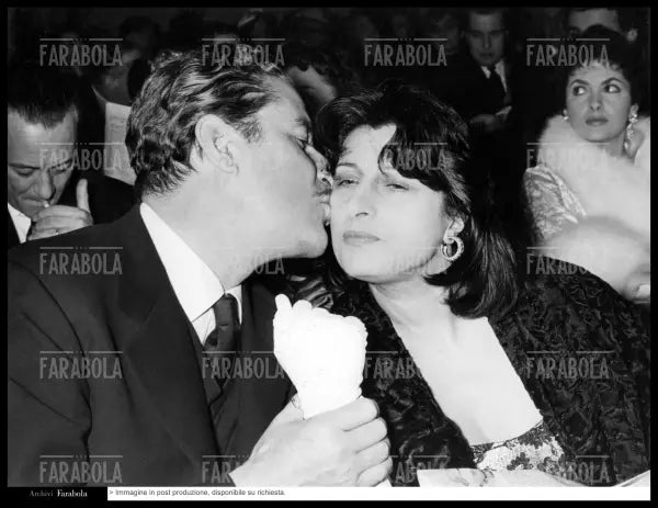 Amedeo Nazzari, Anna Magnani e Gina Lollobrigida, Roma, 1956 - Farabola Immagine digitale
