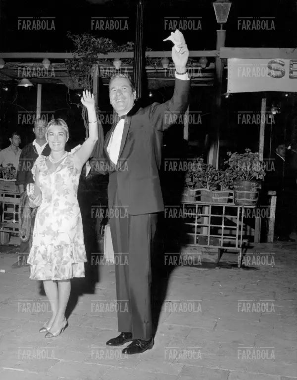 Amedeo Nazzari con la moglie Irene Genna, Festival di Venezia, 1966 - Farabola Immagine digitale
