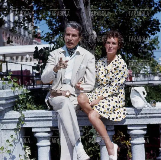 Amedeo Nazzari con la moglie Irene Genna, Festival di Venezia, anni 70 - Farabola Immagine digitale