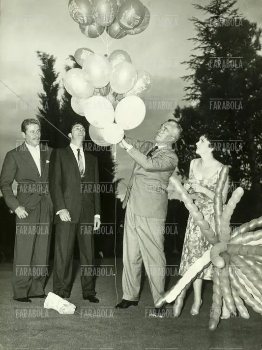 Amedeo Nazzari, Dale Robertson, Vittorio De Sica e Gina Lollobrigida, Roma, 1958 - Farabola Immagine digitale