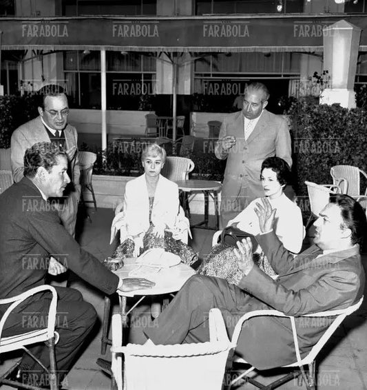 Amedeo Nazzari, Dino De Laurentis, Giulietta Masina, Mino Maccari, Mariolina Masina e Federico Fellini, Festival di Cannes, 1957 - Farabola Immagine digitale