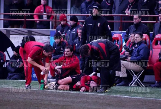 Andrei Shevchenko infortunato, Milan vs Bologna, 2005 - Farabola Immagine digitale